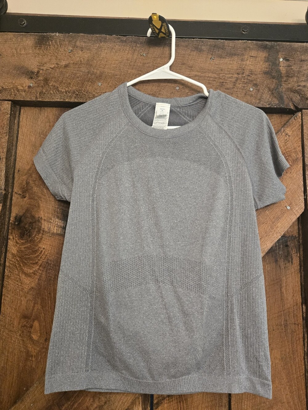 Women’s Short Sleeve Athletic Top in Heather Gray